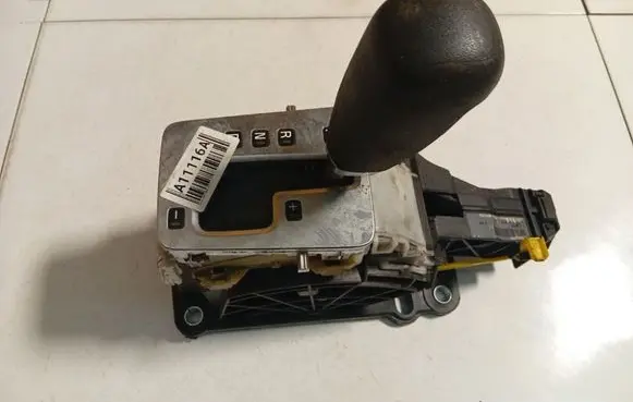 Volvo S80 Gear shifter/selector 30735687