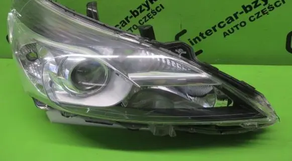 Toyota Verso Headlight/headlamp 811100F16100