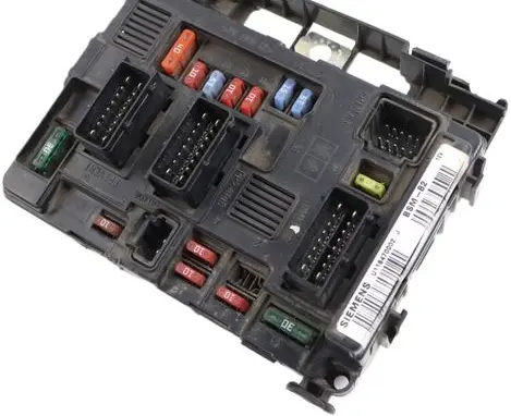 Citroen Berlingo Fuse module 9650618580 U118470002J