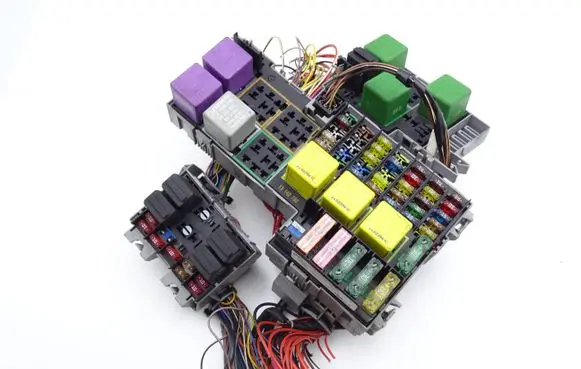 Opel Corsa C Fuse module 13142780