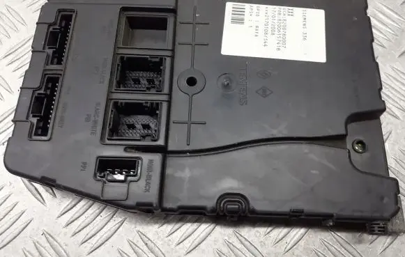 Renault Megane II Central body control module 8200780007