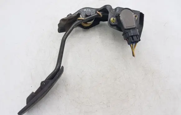Toyota Corolla Verso AR10 Accelerator throttle pedal 8928152021 1983003041