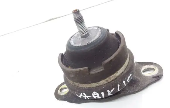 Peugeot 407 Engine mount bracket