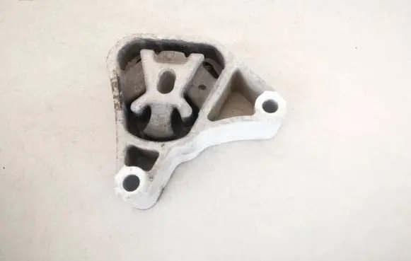 Mercedes-Benz B W246 W242 Engine mount bracket