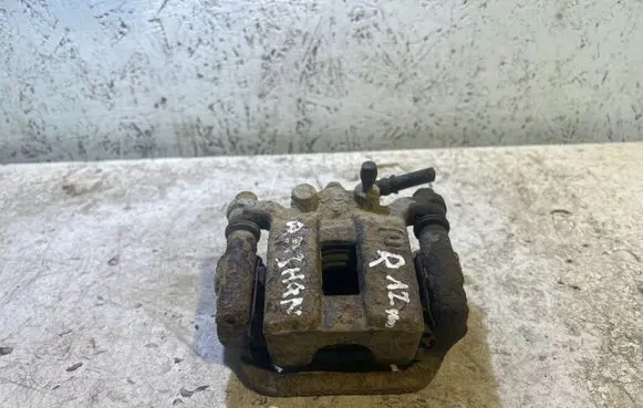 Nissan Qashqai+2 Rear brake caliper