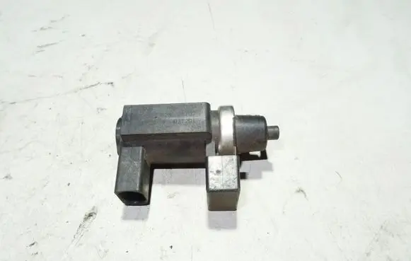 Audi A4 S4 B6 8E 8H Turbo solenoid valve 8E0906628