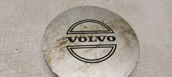 Volvo V70 Non-original wheel cap 