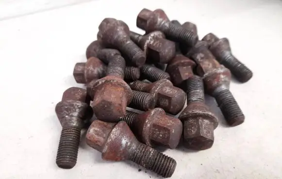 Saab 9-5 Nuts/bolts 