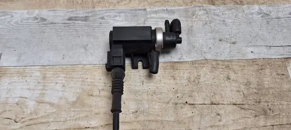 Volkswagen PASSAT B5.5 Turbo solenoid valve 1J0906627 72290320