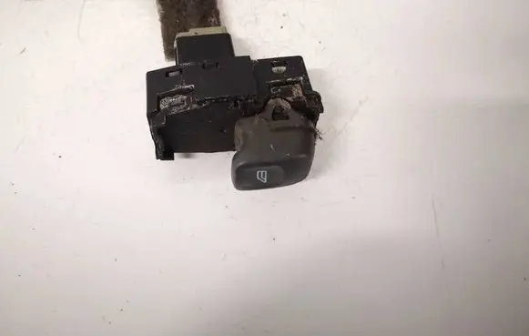 Volvo V70 Electric window control switch 9472275