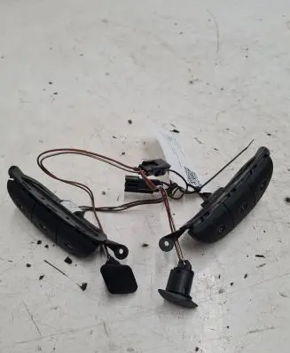 Opel Zafira A Steering wheel buttons/switches 90561159
