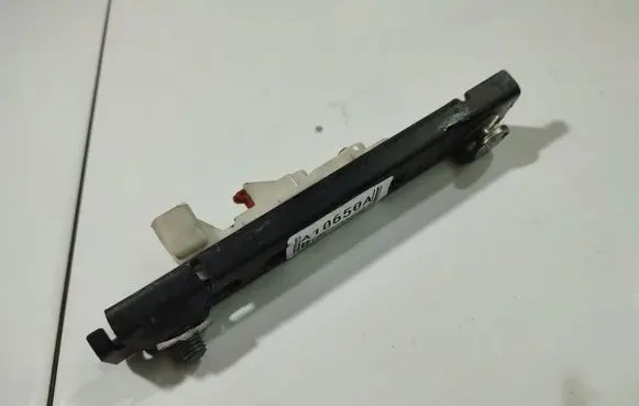 Nissan Qashqai Seat belt adjustment rail 