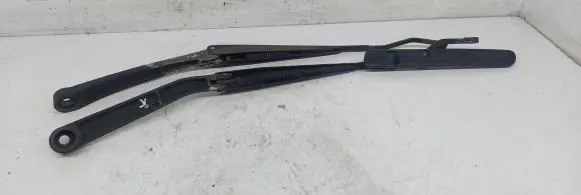 Subaru Forester SF Front wiper blade arm