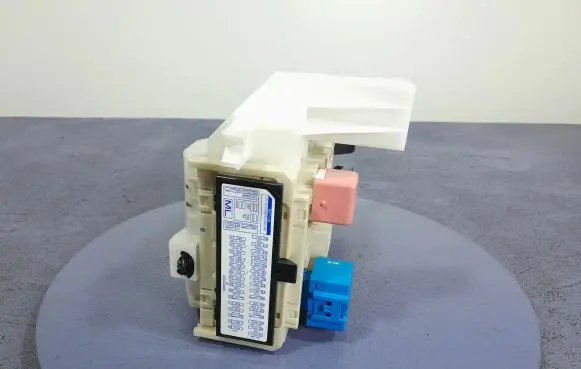 Toyota Avensis T270 Fuse box set 82730-05160-B