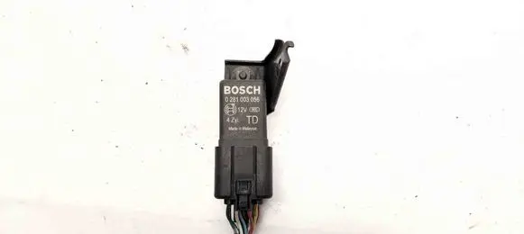 Honda CR-V Glow plug pre-heat relay 0281003056