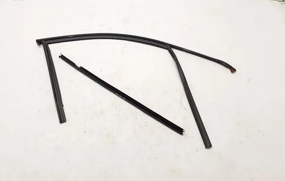 Audi Q7 4M Front door rubber seal 4M0837432B