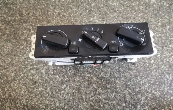 Mitsubishi Space Star Climate control unit MR252492