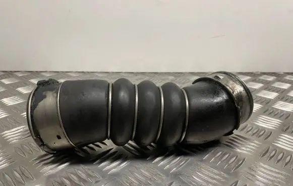 BMW X6 E71 Intercooler hose/pipe 7807985
