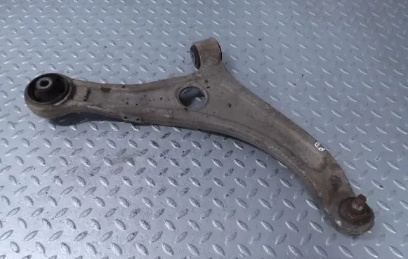 Hyundai i40 Front lower control arm/wishbone 545013Z000