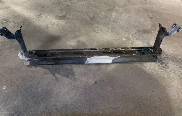 Volvo XC70 Bottom radiator support slam panel 