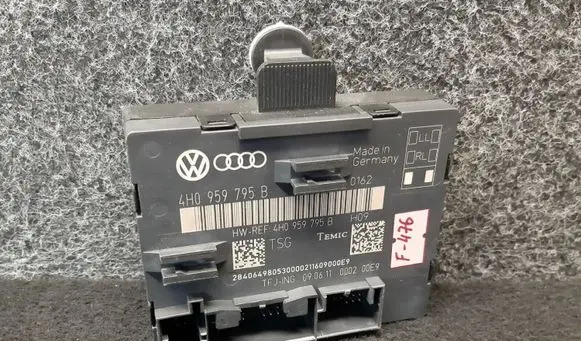Volkswagen Touareg II Door control unit/module 4H0959795B