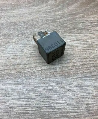Skoda Octavia Mk1 (1U) Other relay 357911253 899568