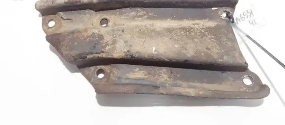 Engine mounting bracket