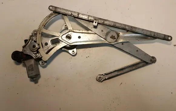 Toyota RAV 4 (XA20) Front door window regulator motor 8571042070