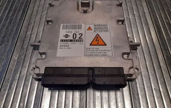 Nissan X-Trail T30 Engine control unit/module 23710EQ44B