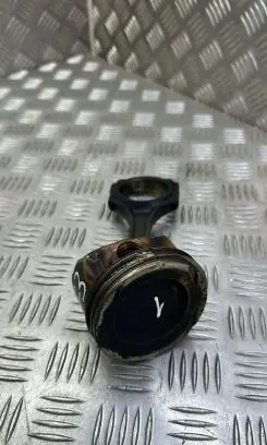 Mercedes-Benz C W205 Piston with connecting rod