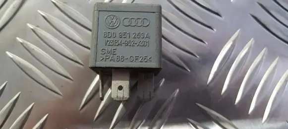 Volkswagen PASSAT B5.5 Other relay 8d0951253a v23134-b52-x301