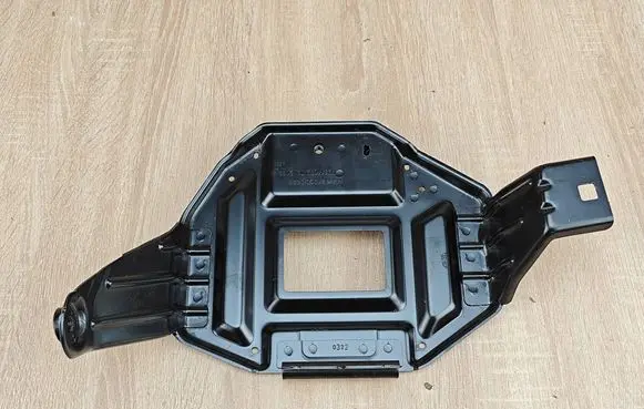 BMW 8 G16 Battery bracket 9311079