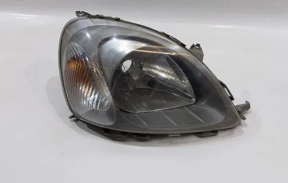 Toyota Yaris Headlight/headlamp 811100D01100