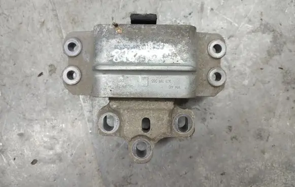 Volkswagen PASSAT CC Engine mount bracket 3C0199555