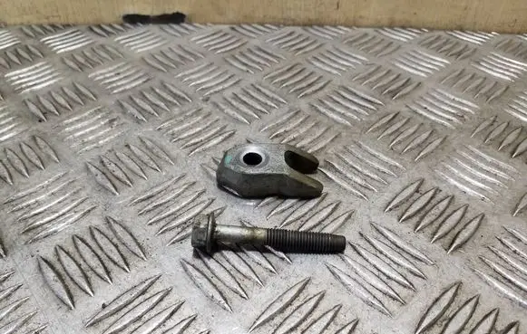 Chevrolet Captiva Fuel Injector clamp holder