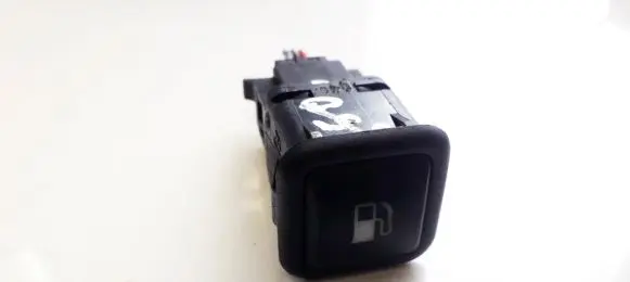 Volkswagen PASSAT B5 Fuel tank opening switch 3B0959833A