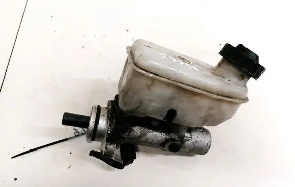 Master brake cylinder
