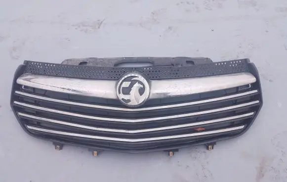 Opel Vivaro Front bumper upper radiator grill