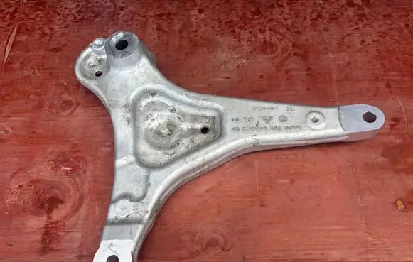 BMW 5 G60 G61 Front lower control arm/wishbone 6898522
