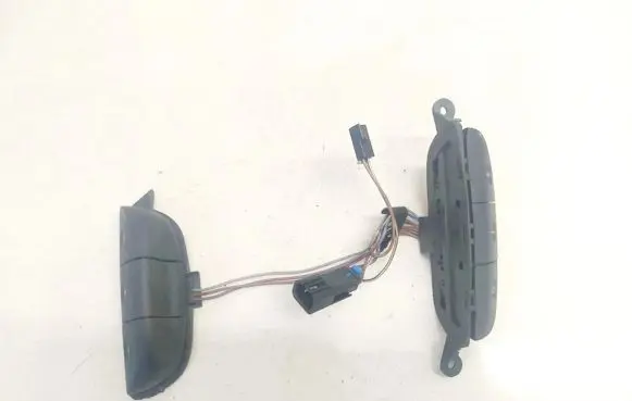 Opel Astra G Steering wheel buttons/switches 90561159