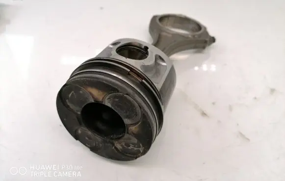 Volkswagen PASSAT B5.5 Piston with connecting rod 059F RUT