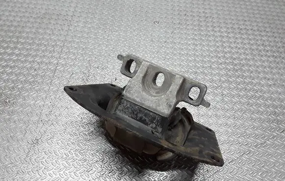 Engine mount bracket