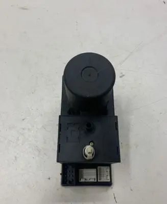 Audi A4 S4 B5 8D Central locking motor 8L0862257E