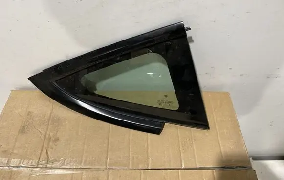 Tesla Model 3 Rear side window 43R011570 E008686