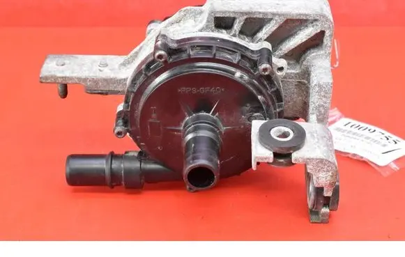 AC 428 Water pump 