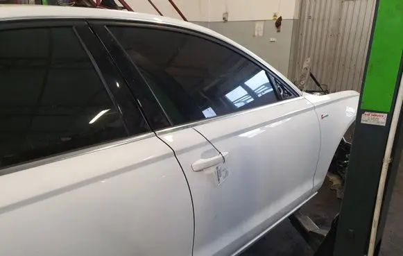 Audi A6 C7 Front door LY9C