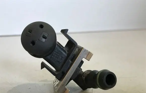 BMW X5 E53 Headlight washer spray nozzle 8252743