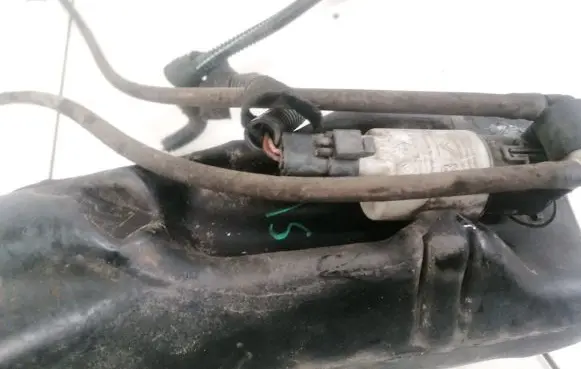 Citroen C4 I Windscreen/windshield washer pump
