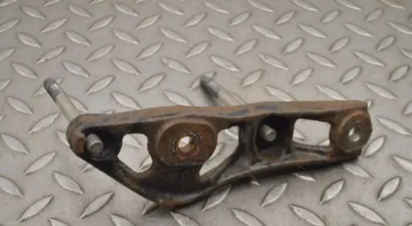 Toyota Prius (XW20) Engine mounting bracket