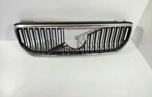 Volvo XC40 Front bumper upper radiator grill 31457345 31457347